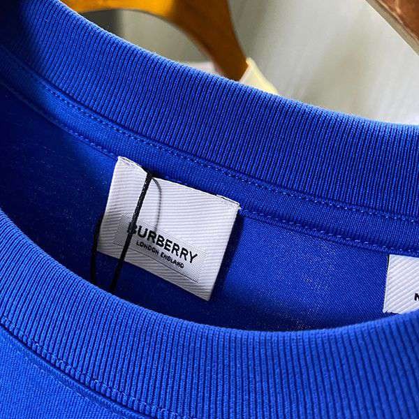 超人気 バーバリー ローズ Tシャツ 偽物 レギュラーフィット 8081394